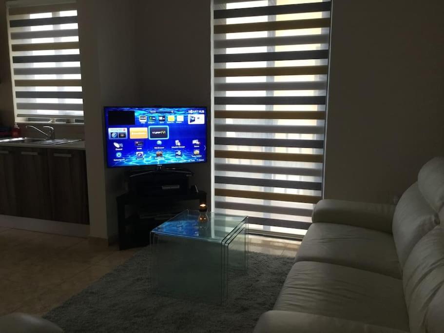 May Flower: Modern Flat Close To Airport/Bus Stops Tarxien Exteriör bild