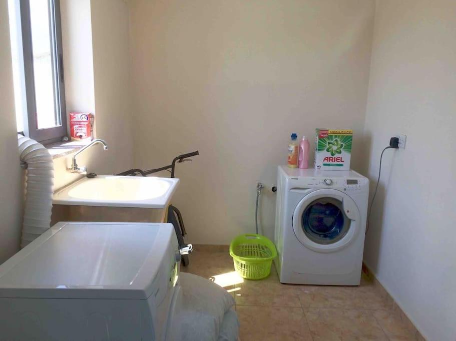 May Flower: Modern Flat Close To Airport/Bus Stops Tarxien Exteriör bild