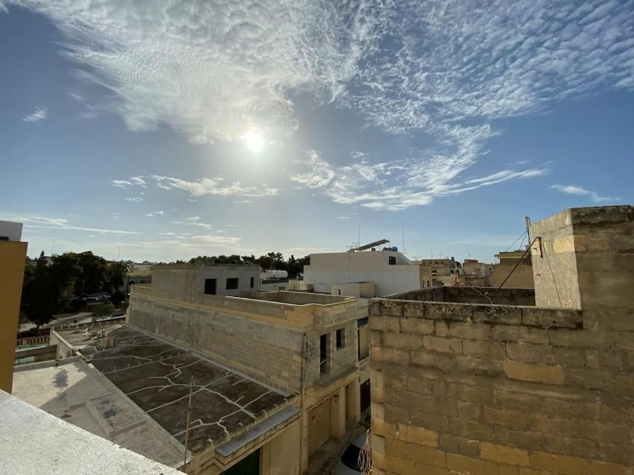 May Flower: Modern Flat Close To Airport/Bus Stops Tarxien Exteriör bild
