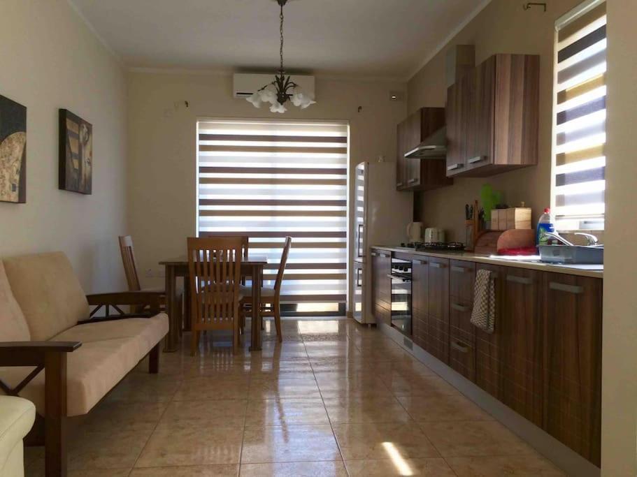 May Flower: Modern Flat Close To Airport/Bus Stops Tarxien Exteriör bild