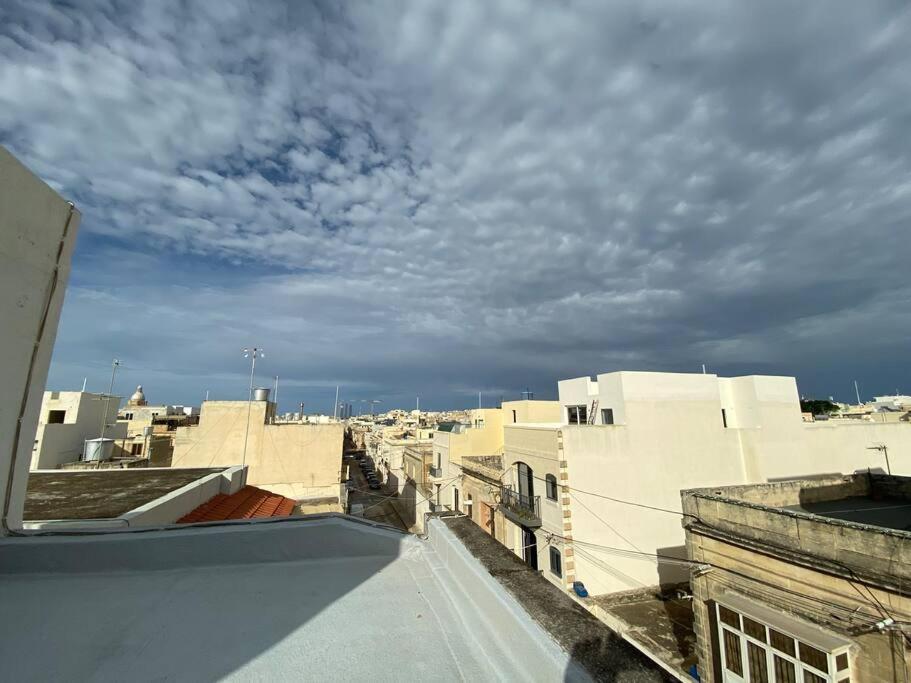 May Flower: Modern Flat Close To Airport/Bus Stops Tarxien Exteriör bild