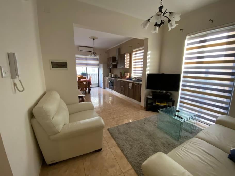 May Flower: Modern Flat Close To Airport/Bus Stops Tarxien Exteriör bild