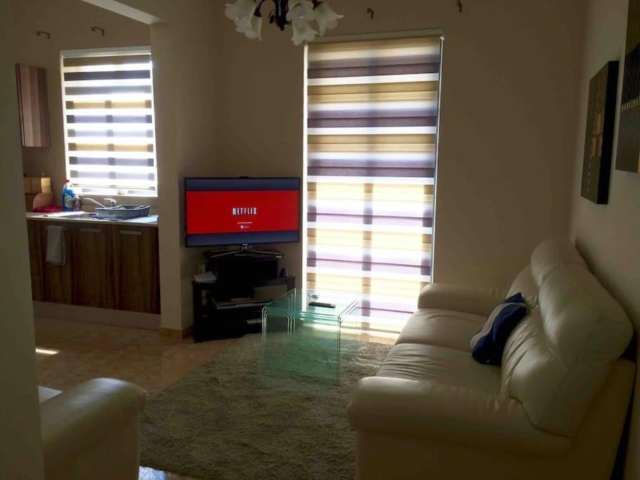 May Flower: Modern Flat Close To Airport/Bus Stops Tarxien Exteriör bild