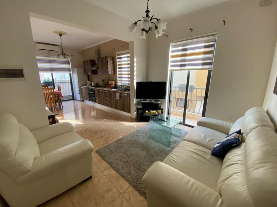 May Flower: Modern Flat Close To Airport/Bus Stops Tarxien Exteriör bild