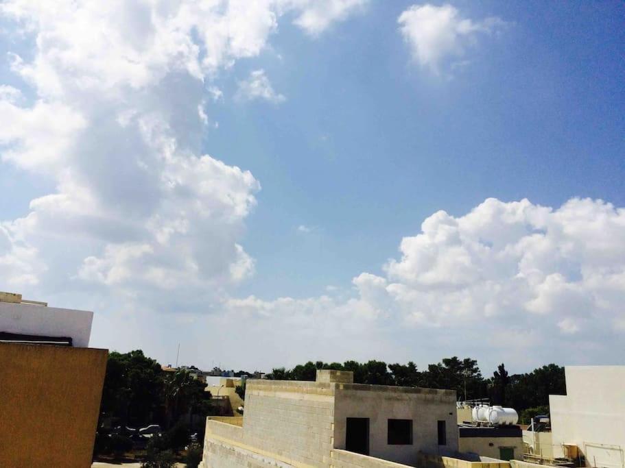 May Flower: Modern Flat Close To Airport/Bus Stops Tarxien Exteriör bild