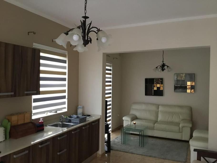 May Flower: Modern Flat Close To Airport/Bus Stops Tarxien Exteriör bild