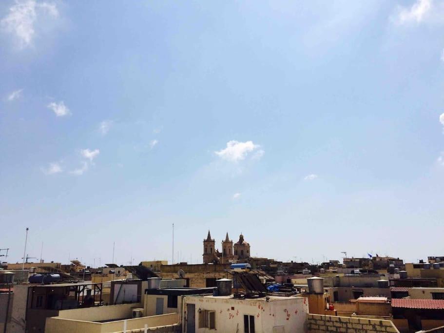 May Flower: Modern Flat Close To Airport/Bus Stops Tarxien Exteriör bild